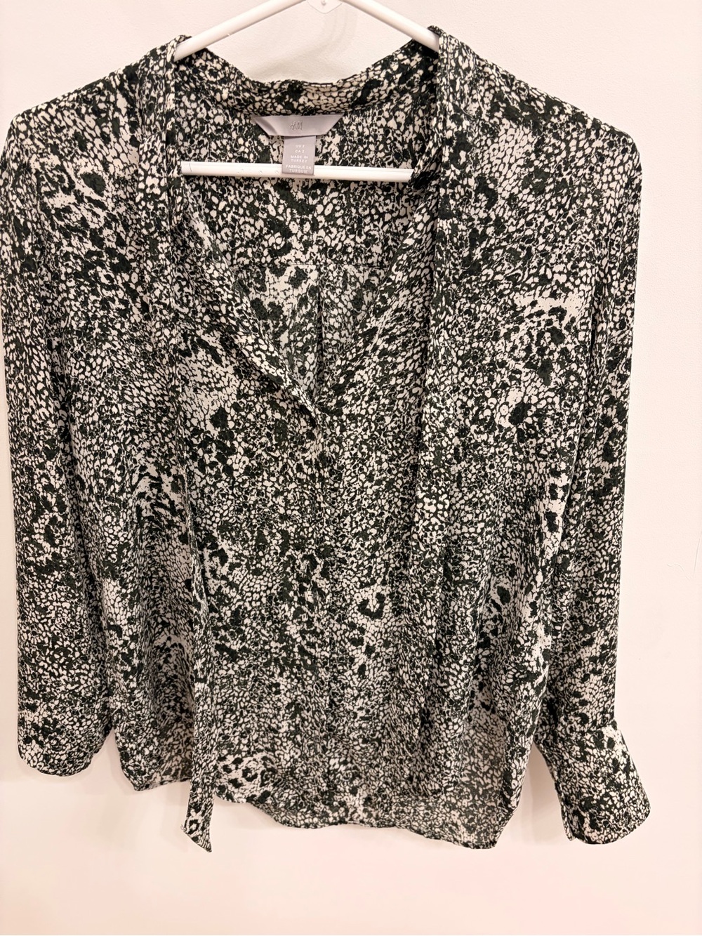H&M Black and White Abstract Printed Blouse